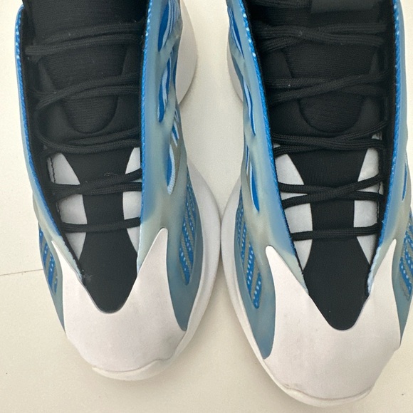 Size 9.5 - adidas Yeezy 700 V3 Arzareth - Picture 8 of 9